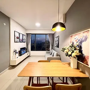 https://2brs-city-view-in-the-heart-of-saigon-free-infinity-pool-gym.hotelsvungtau.com